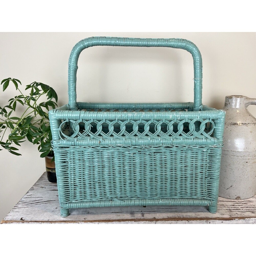 Vintage MCM Gorgeous Mint Green Wicker Footed Magazine/Record Rack Holder Retro